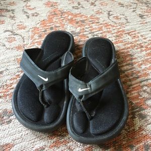 Black Nike Women’s Comfort Thong Flip-flop, size 8